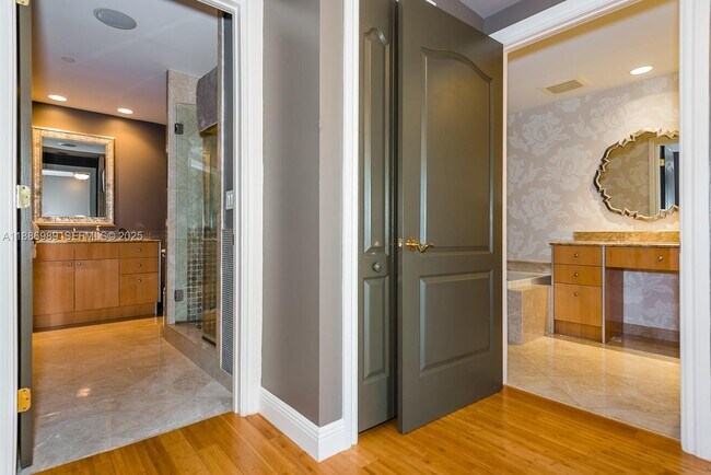 Building Photo - 3501 N Ocean Dr