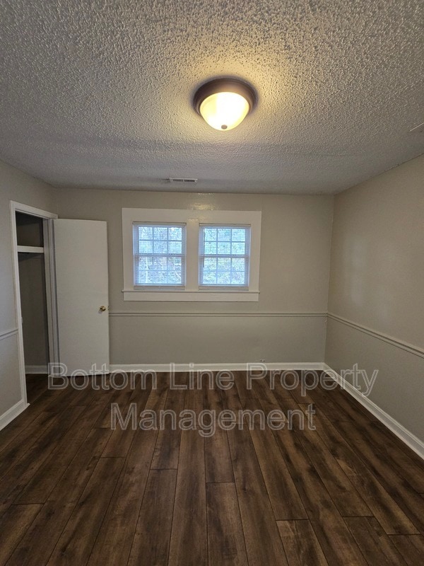 Building Photo - 504 Bethpage Rd