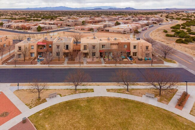 Building Photo - 7 E Saddleback Mesa