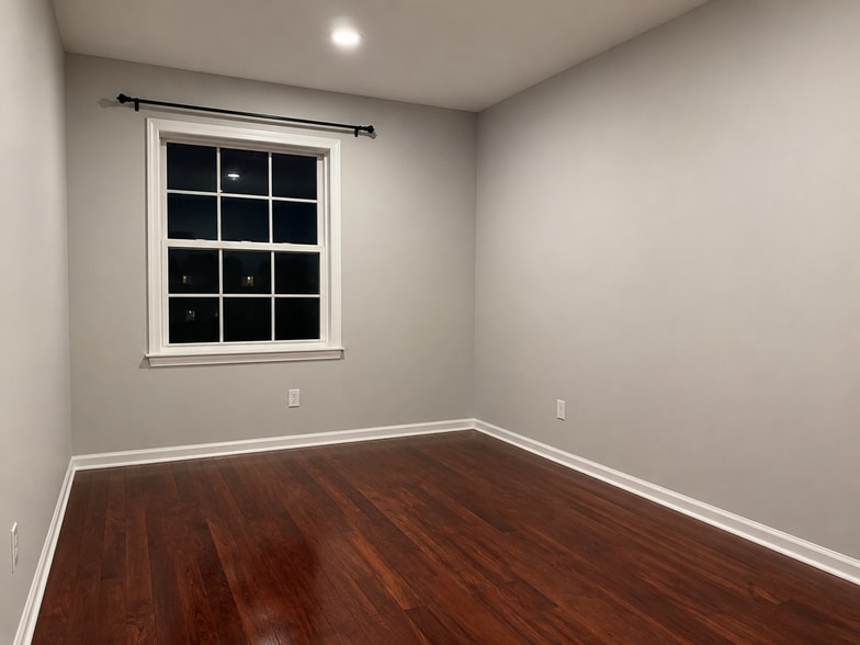 Upper Level Room 1 - 5856 Watermark Cir