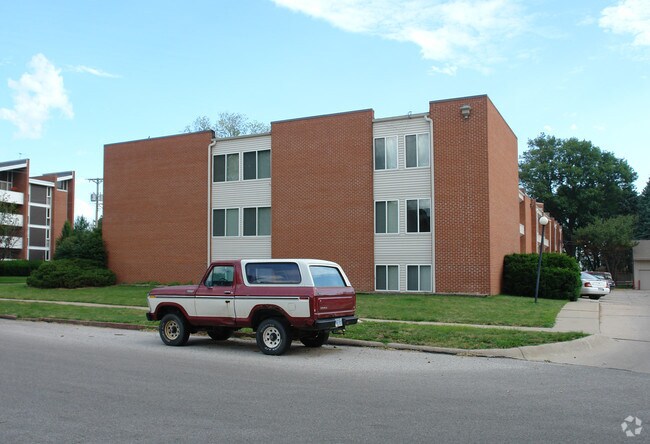 Building Photo - 604 S 35th St