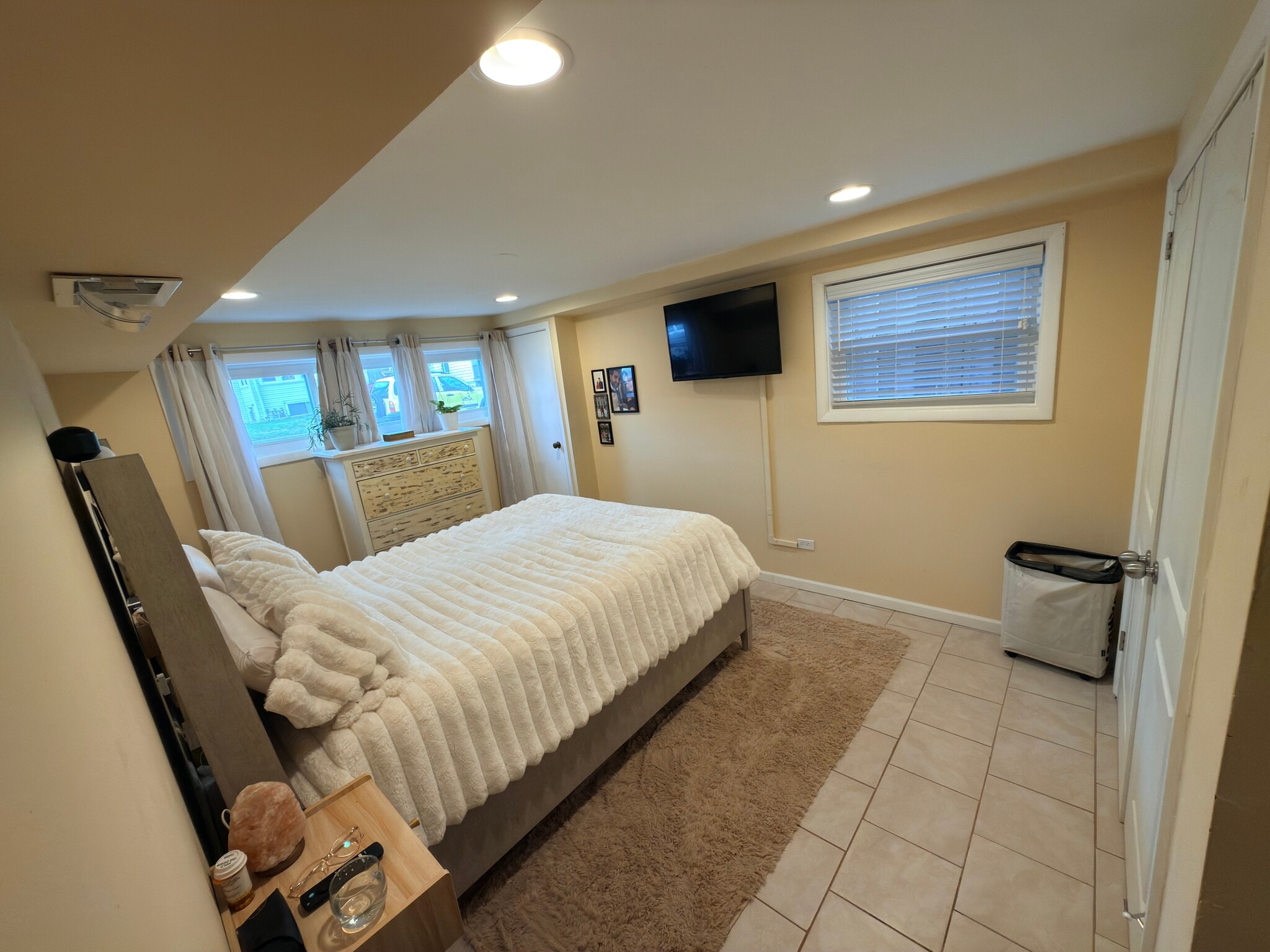 Primary bedroom - 5061 W Eddy St