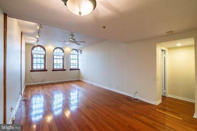 Building Photo - 301 Race St