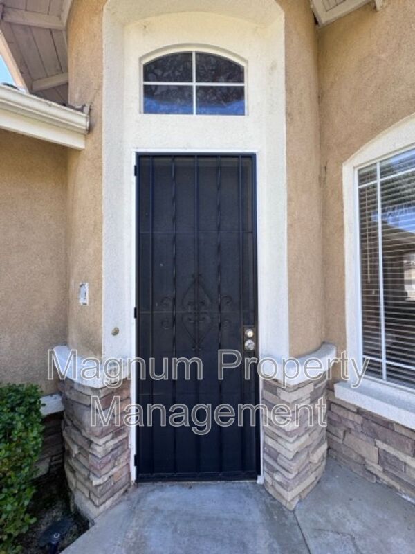 Building Photo - 33021 Adelante St