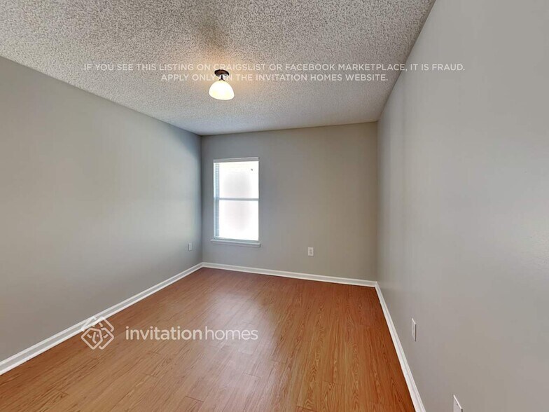 Building Photo - 909 N Lilac Loop
