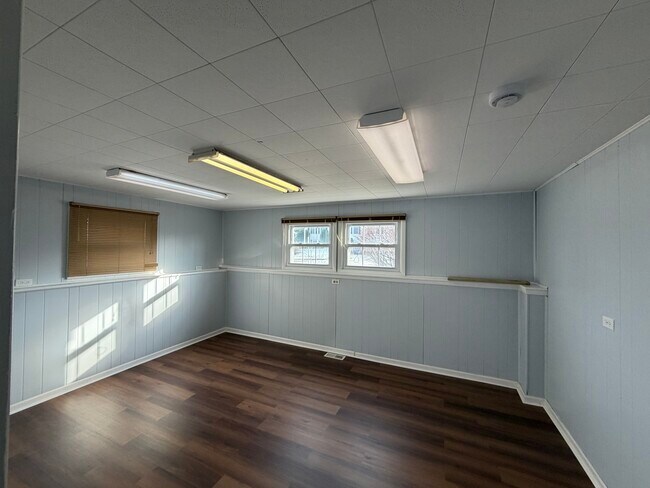 Building Photo - 1200 Glen Ln