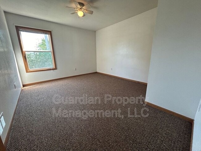 Building Photo - 330 E 4th St