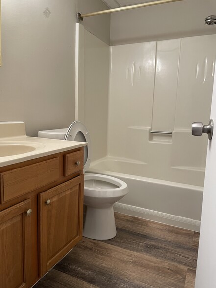 Building Photo - 2440 Echo Valley Dr