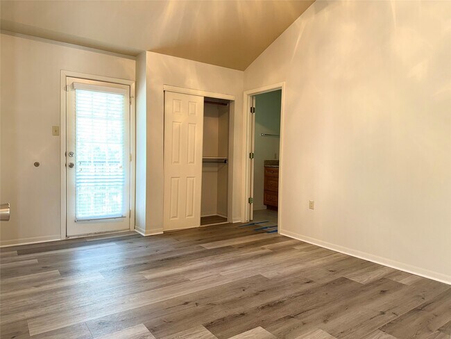 Building Photo - 10066 Emnora Ln