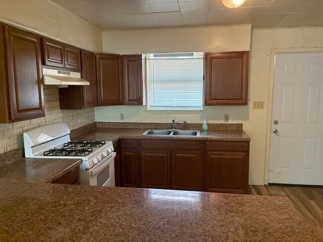 Building Photo - Charming 2 BR 1 BA Home w/ AC in Taylor