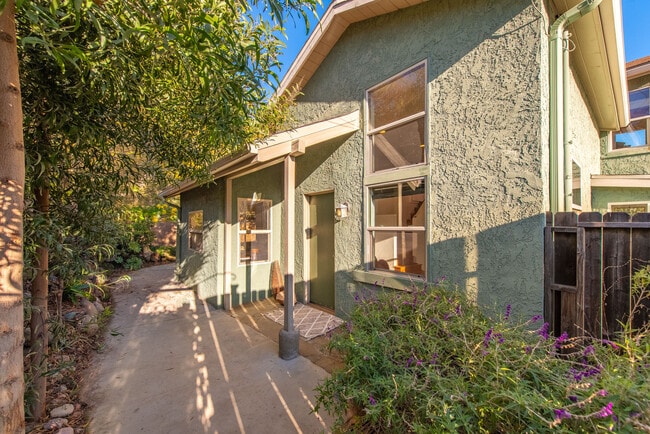 Primary Photo - 543 Fernwood Pacific Dr