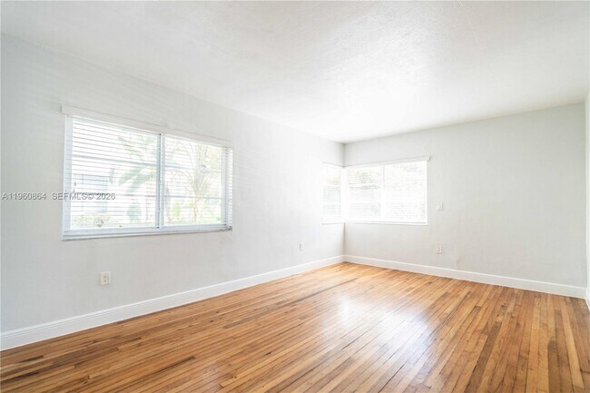 Building Photo - 1011 Bay Dr