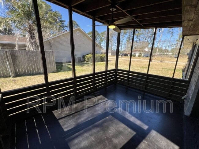 Building Photo - 10494 Wade Dr