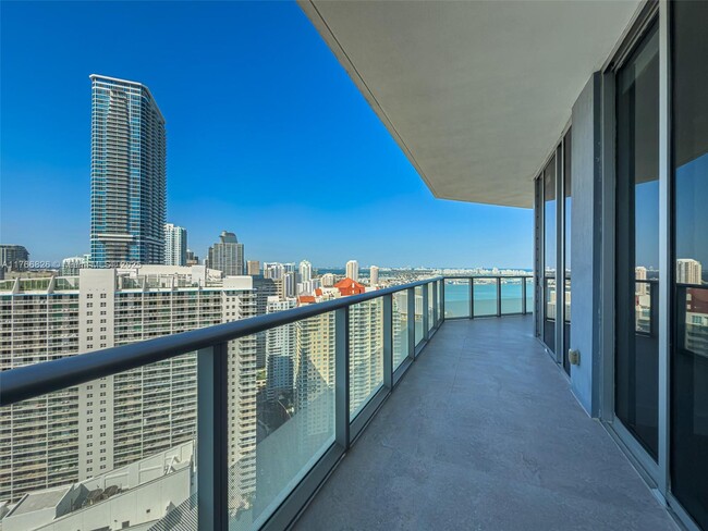 Building Photo - 1300 Brickell Bay Dr