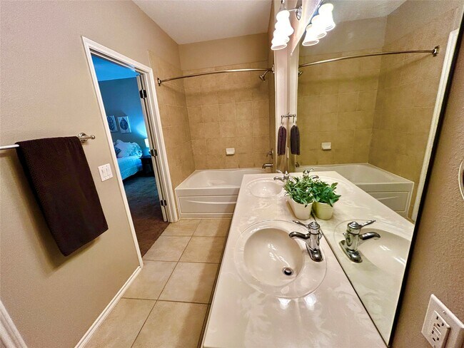 Building Photo - 13600 Breton Ridge St