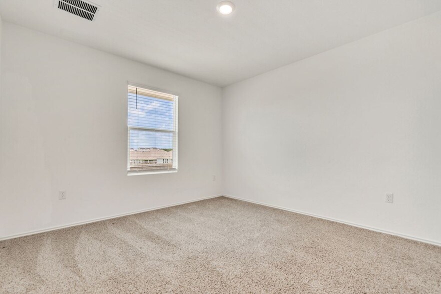 Building Photo - 15401 Poppy Petal Dr