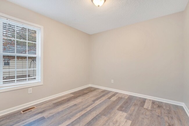 Building Photo - 2046 Samantha Dr