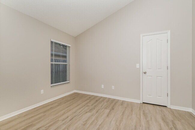 Building Photo - 5660 Paddock Trail Dr