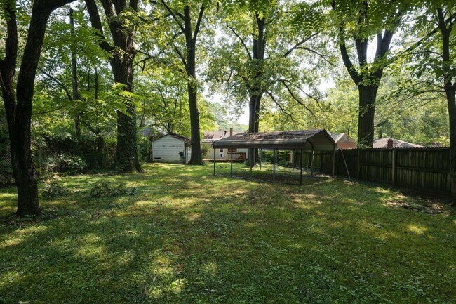 Building Photo - 519 S Reese St