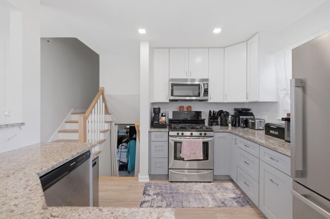 Building Photo - 1506 W Palm Dr