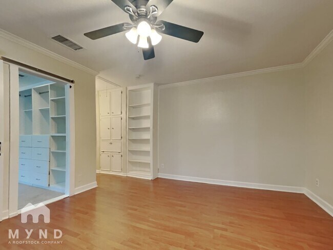 Building Photo - 4003 Highknoll Ln