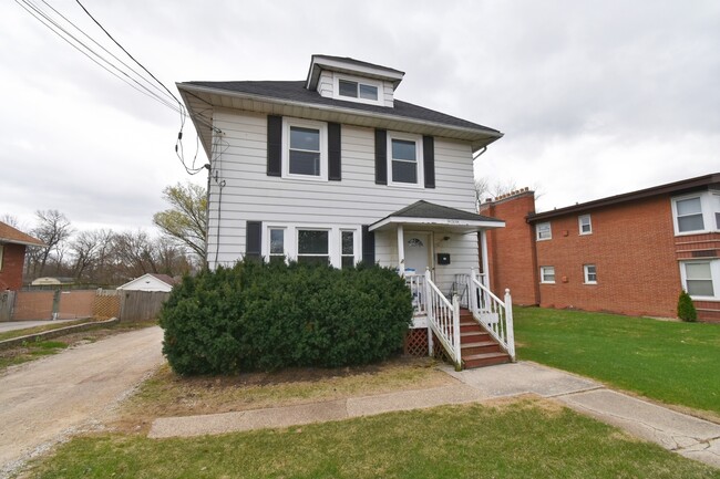 Primary Photo - 359 W St Charles Rd