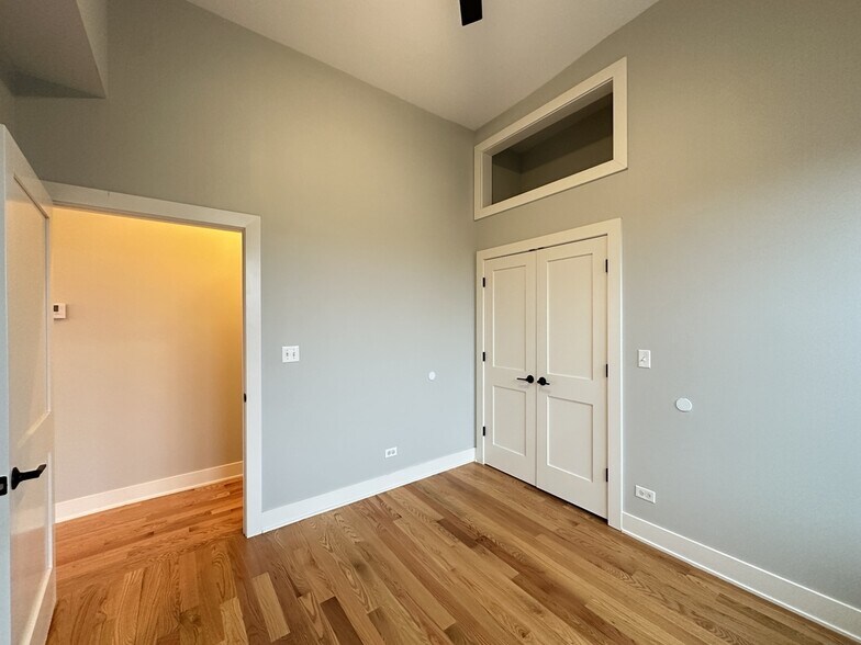 Building Photo - 3477 S Archer Ave