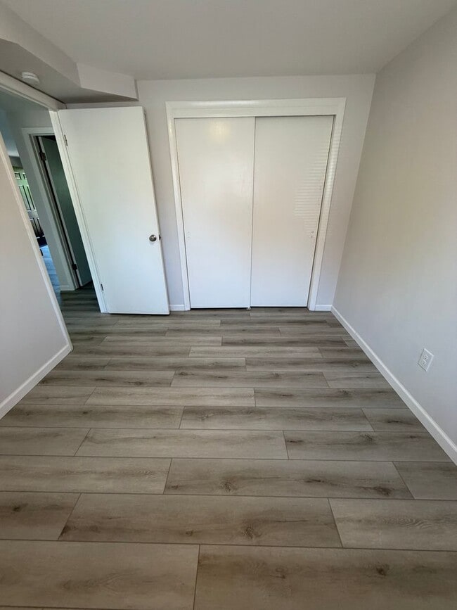 Building Photo - Eagleview Ct-1809