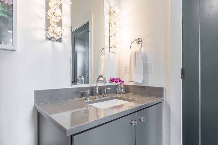 Building Photo - 89 Lucile St