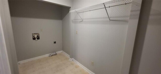 Building Photo - 15 Spring Branch Dr