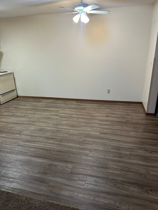 Building Photo - Two Bedroom Corner Unit