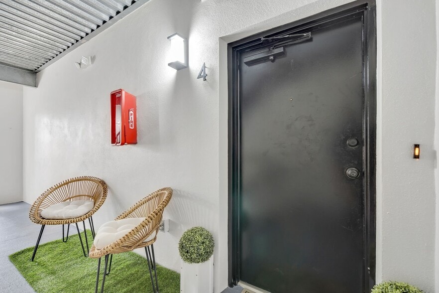 Building Photo - 2405 W Texas Ave