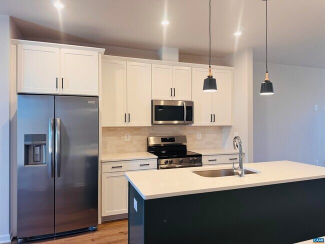 Building Photo - 2225 Woodburn Rd