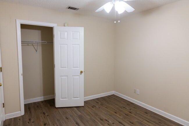 Building Photo - 252 Windridge Dr