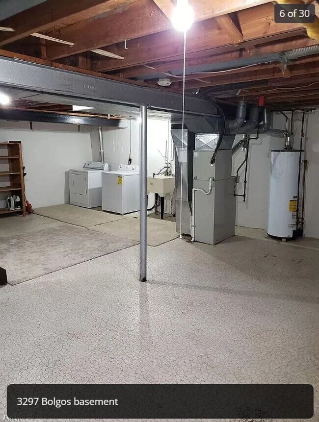 Building Photo - $2,175 Chapel Hill Condo For Rent