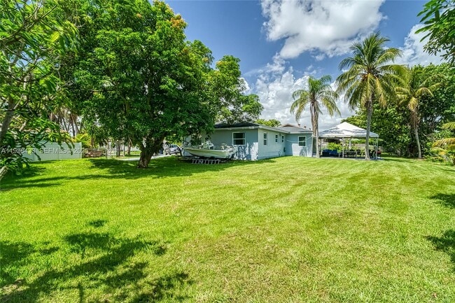 Building Photo - 216 SW 6th St