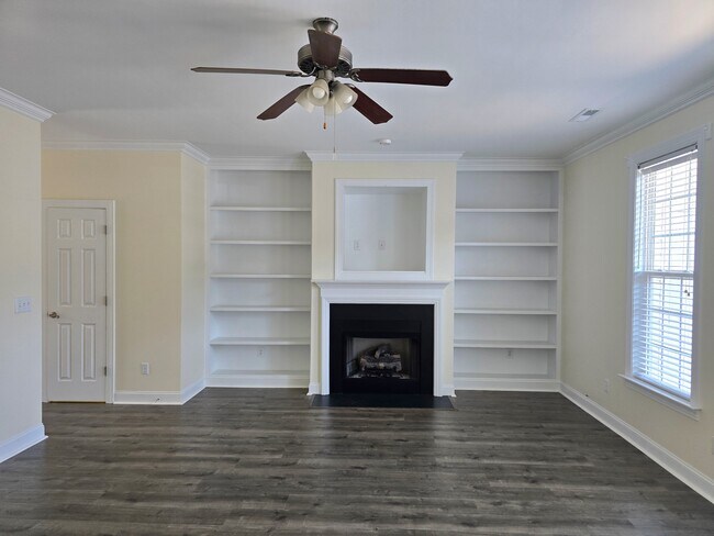 Building Photo - 6 Viburnum Ln