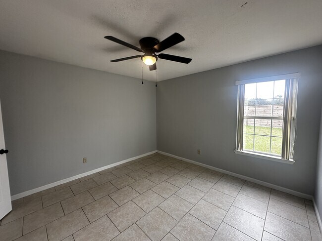 Building Photo - 75 Redwood Track Course