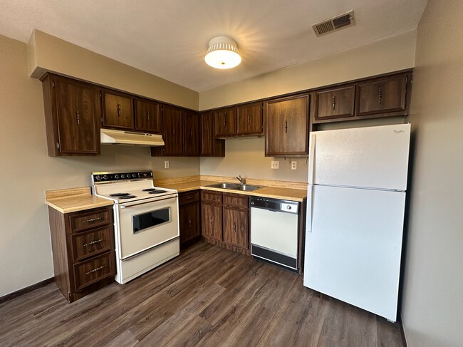 Building Photo - 1 Bedroom/1 Bathroom for Rent - Silvis, IL