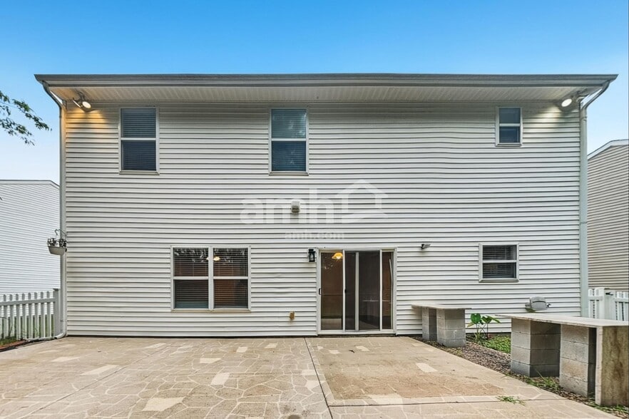 Building Photo - 3801 Wingdale Ct