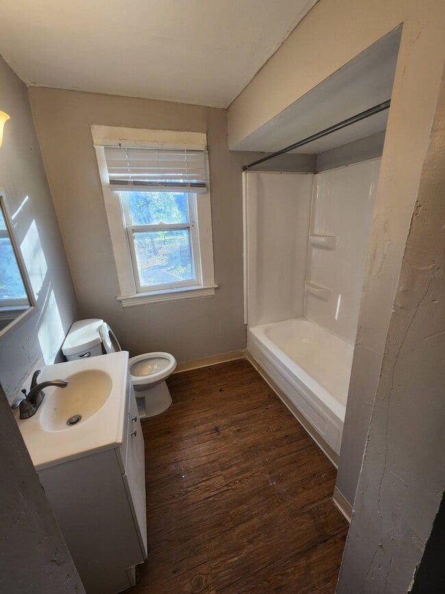 Building Photo - 11702 Honeydale Ave