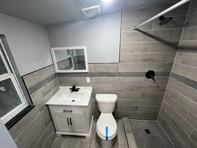 Building Photo - 4709 15th Ave S