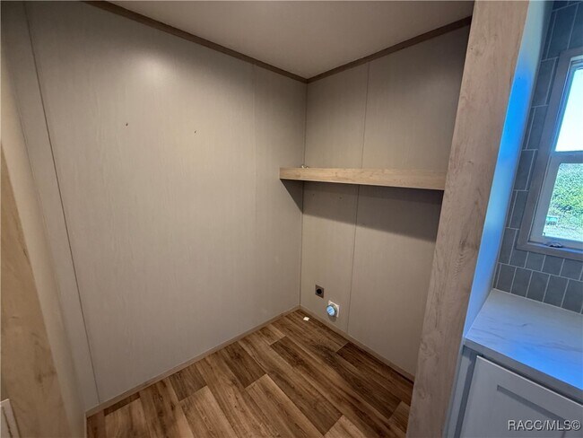 Building Photo - 5469 W Grovepark Rd