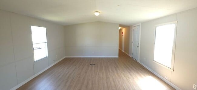 Building Photo - Spacious Dacula Mobile Home
