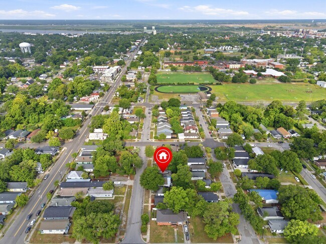 Building Photo - Updated 3-Bedroom Home with Modern Comforts Near Downtown Wilmington