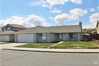 Building Photo - Roomy 4 bedroom home in Hesperia