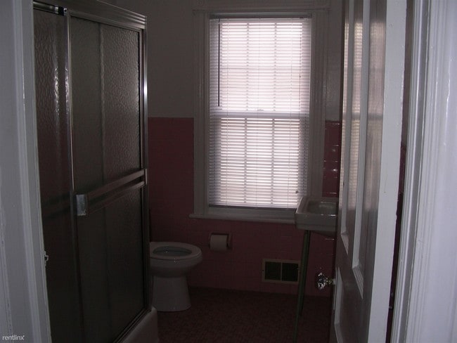 Building Photo - 207 Woodlawn Terrace