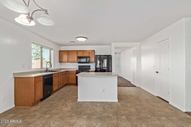 Building Photo - 3221 W Alta Vista Rd