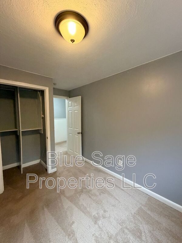 Building Photo - 2118 Valleyview Dr