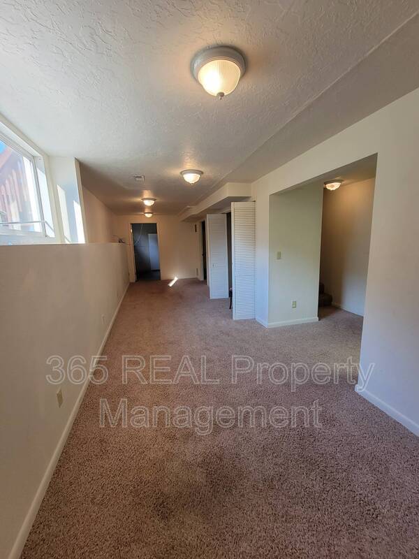 Building Photo - 6233 W 3rd Street Rd